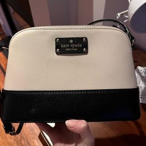 kate spade black and white crossbody bag!! ♠️♠️